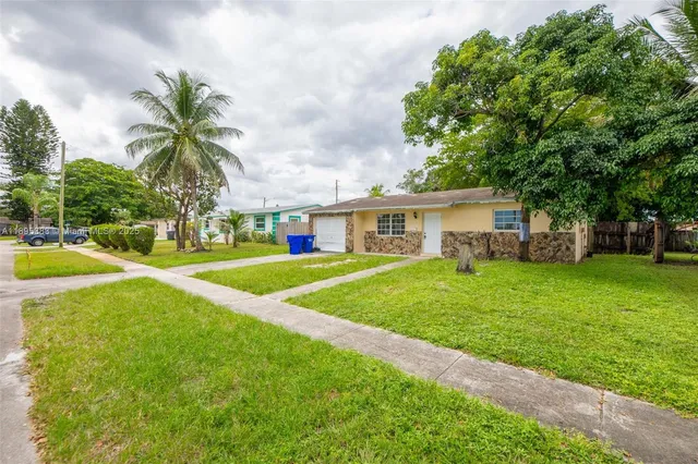 $485,000 | 2900 North 73rd Avenue, Hollywood, FL 33024