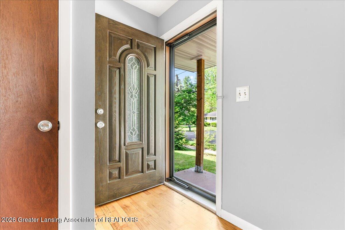 2010 Riverside Court Lansing, MI 48906 - Photo 8 of 27 06-Media Jett - 01