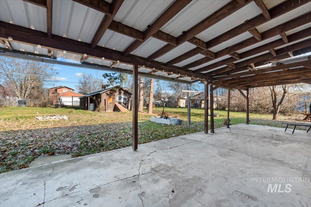 916 East Liberty Street Weiser, ID 83672 - Photo 9 of 34