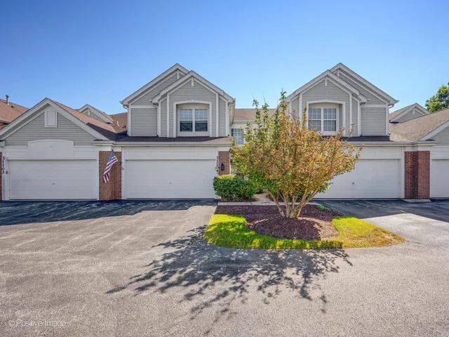 $369,900 | 31104 Carpenter Court, Warrenville, IL 60555