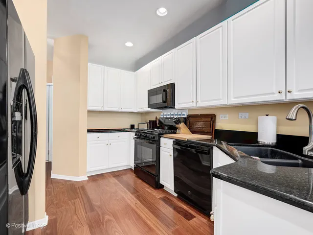 $369,900 | 31104 Carpenter Court, Warrenville, IL 60555