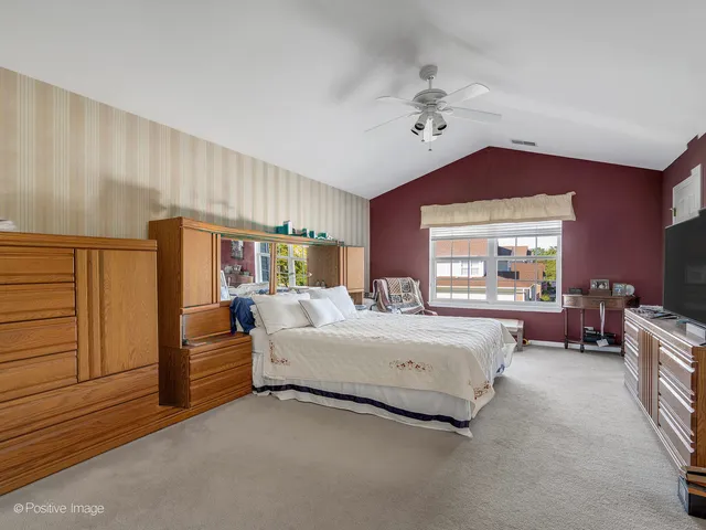 $369,900 | 31104 Carpenter Court, Warrenville, IL 60555