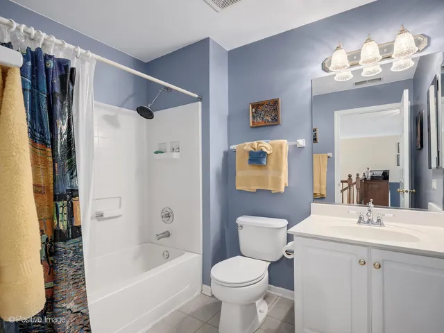 $369,900 | 31104 Carpenter Court, Warrenville, IL 60555