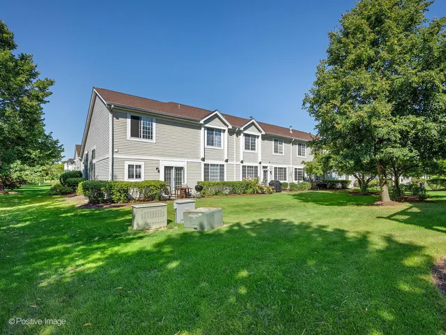 $369,900 | 31104 Carpenter Court, Warrenville, IL 60555