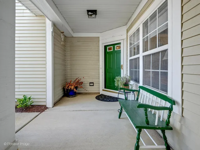 $369,900 | 31104 Carpenter Court, Warrenville, IL 60555