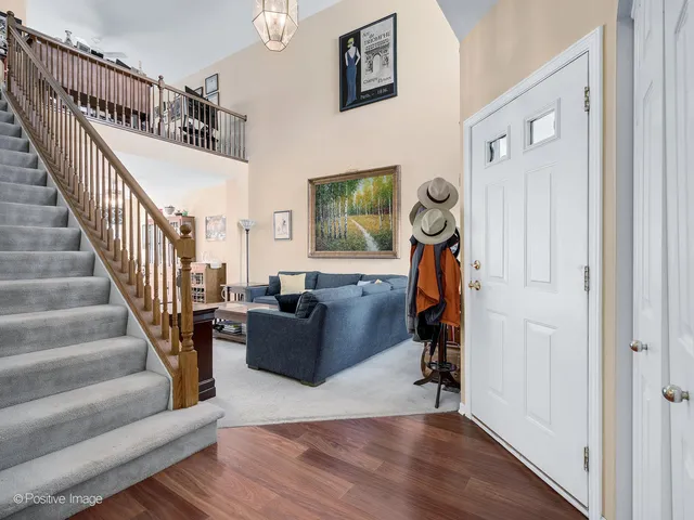 $369,900 | 31104 Carpenter Court, Warrenville, IL 60555