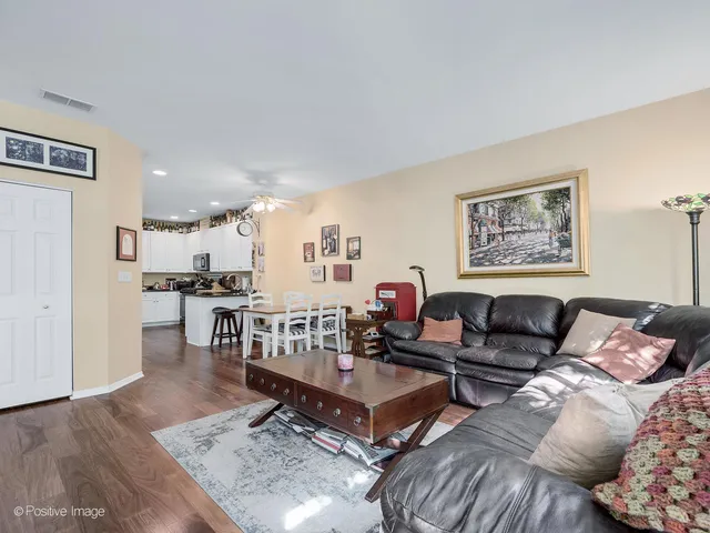 $369,900 | 31104 Carpenter Court, Warrenville, IL 60555