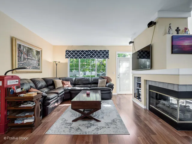 $369,900 | 31104 Carpenter Court, Warrenville, IL 60555