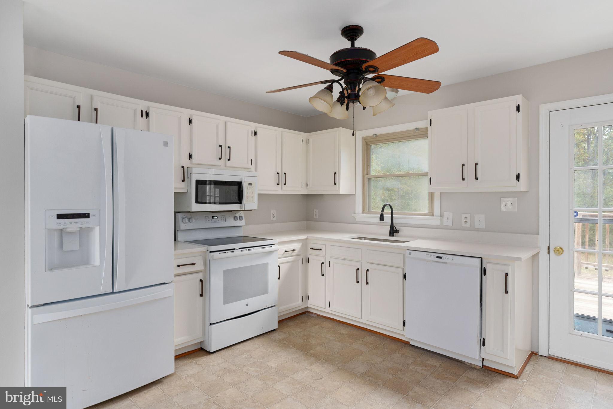 122 Tacketts Mill Road Stafford, VA 22556 - Photo 4 of 38 Gallery Image 4