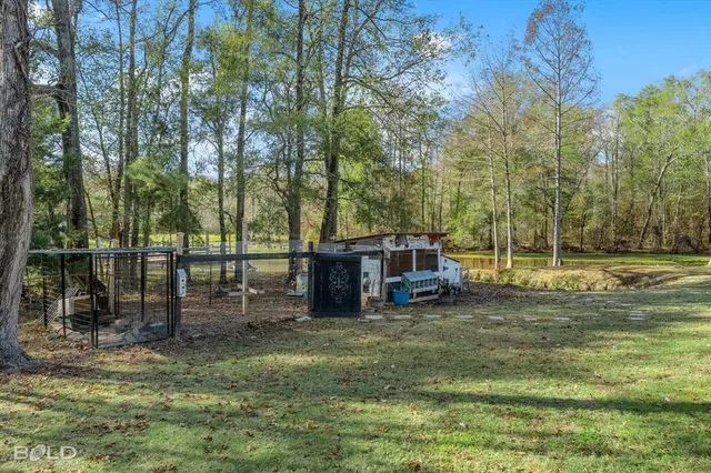 a view of sitting area of house
