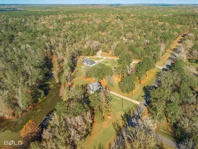 a view of a yard with a house
