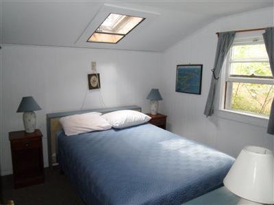 15 Massasoit Road, Unit 2 Wellfleet, MA 02667 - Photo 7 of 11 a bedroom with a bed and a window