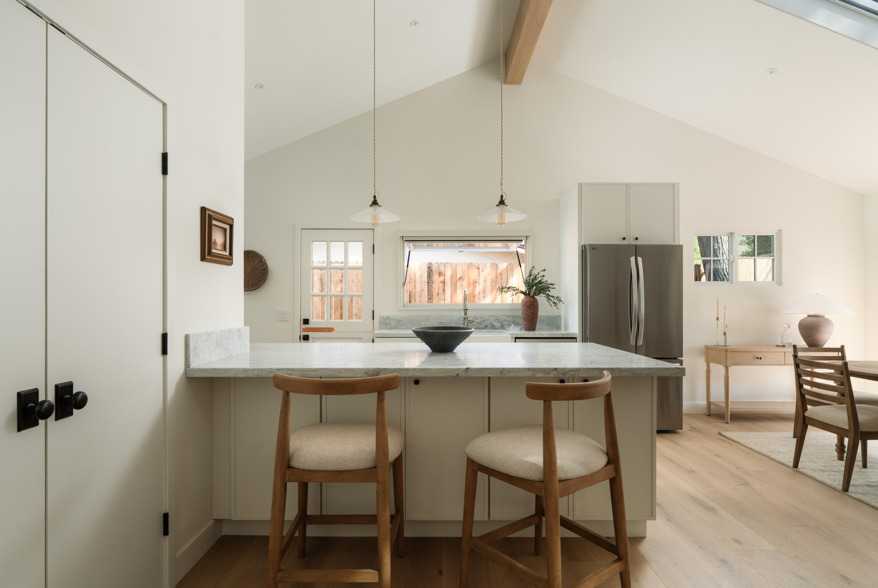 516 Alan Road Santa Barbara, CA 93109 - Photo 5 of 34 05. GreatRoom2