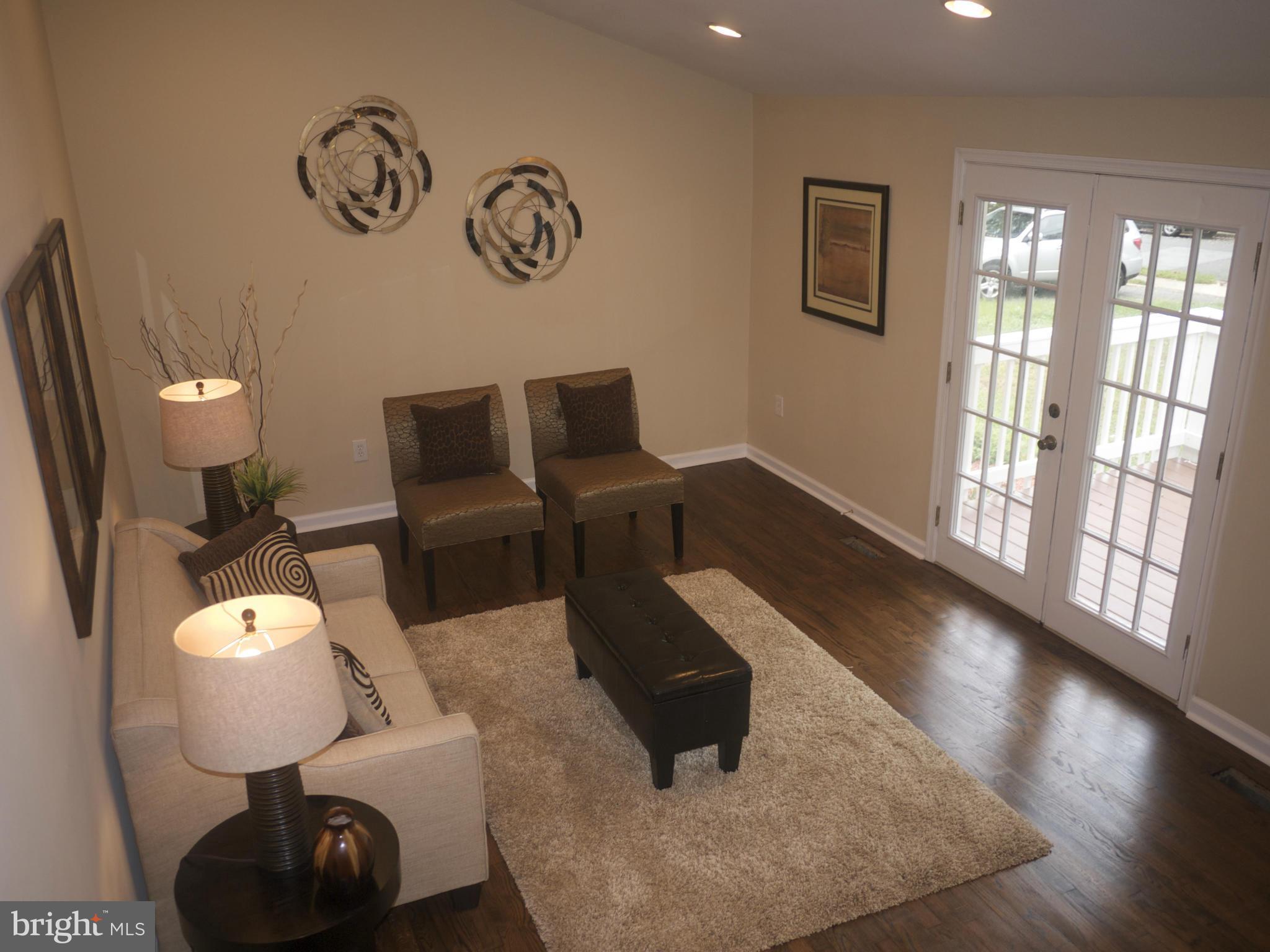 4428 Roundhill Road Alexandria, VA 22310 - Photo 8 of 11 Living Room