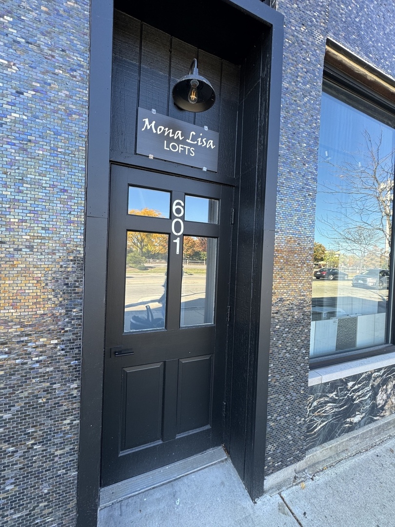 601 Green Bay Road, Unit 204 Wilmette, IL 60091 - Photo 3 of 19 a view of a door of the house