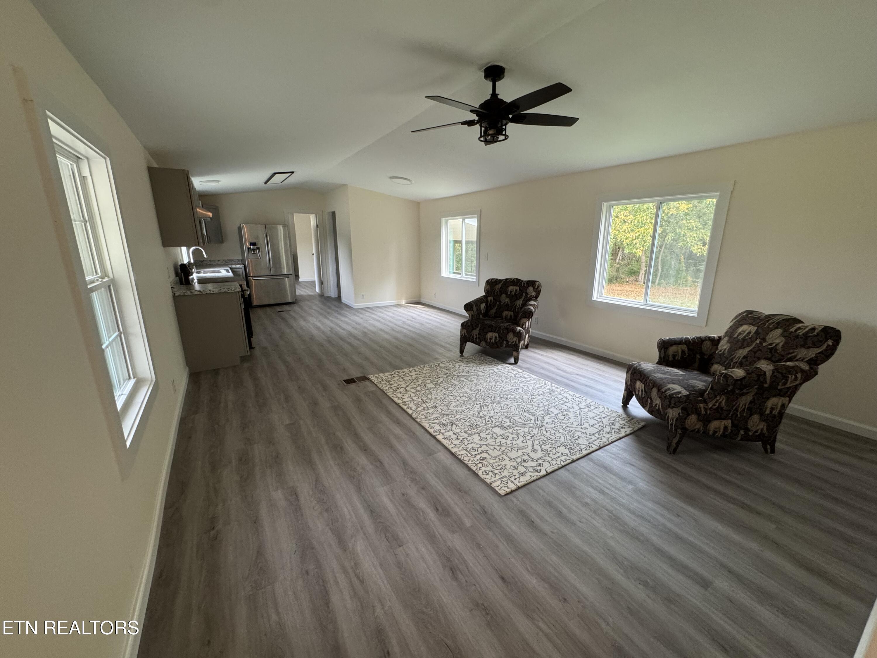 11131 Vonore Road Loudon, TN 37774 - Photo 6 of 17 Living Rm