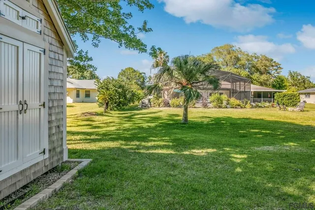 a view of a house with a backyard