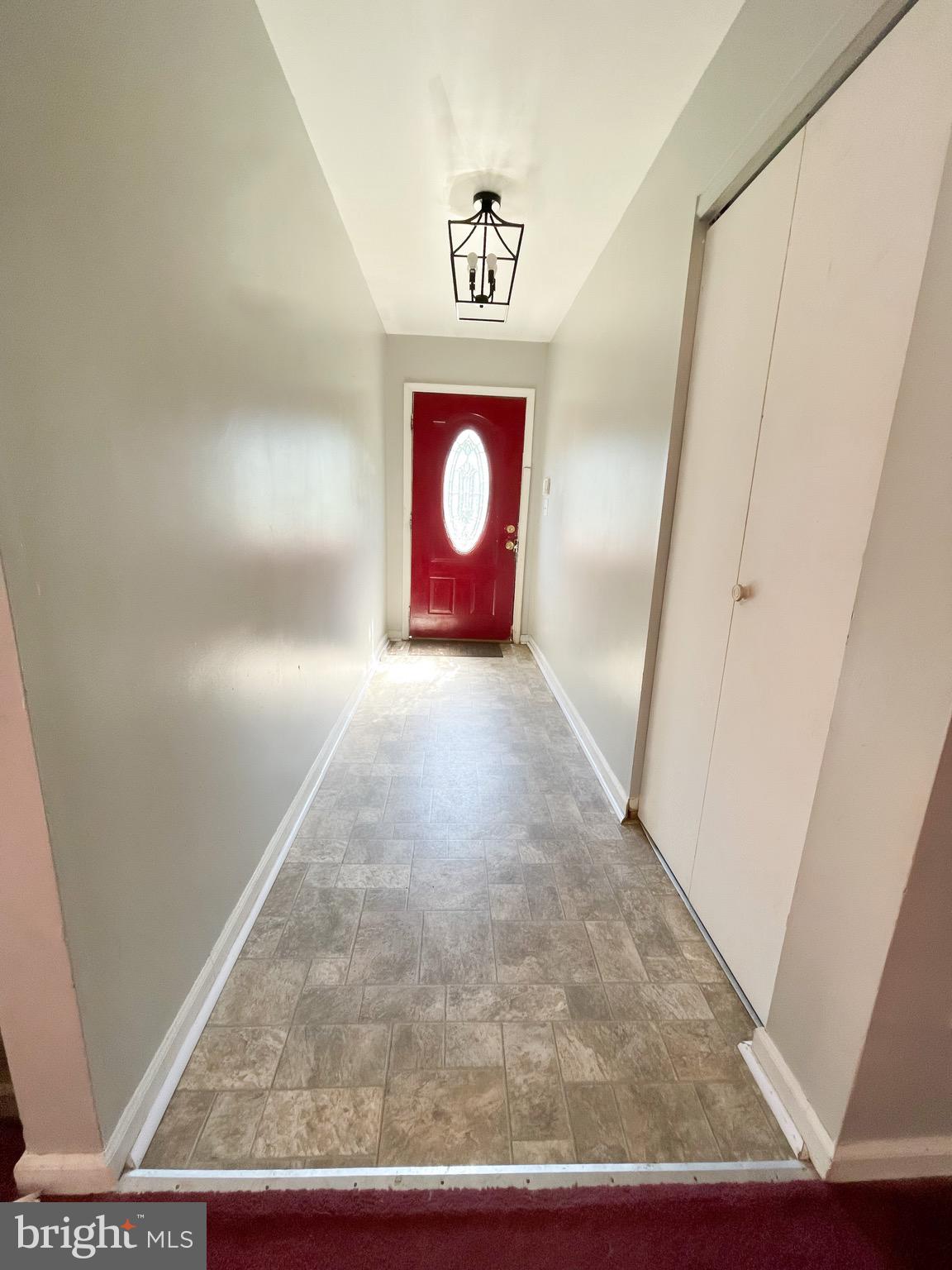 31093 Price Road Locust Grove, VA 22508 - Photo 5 of 25 Front foyer/door