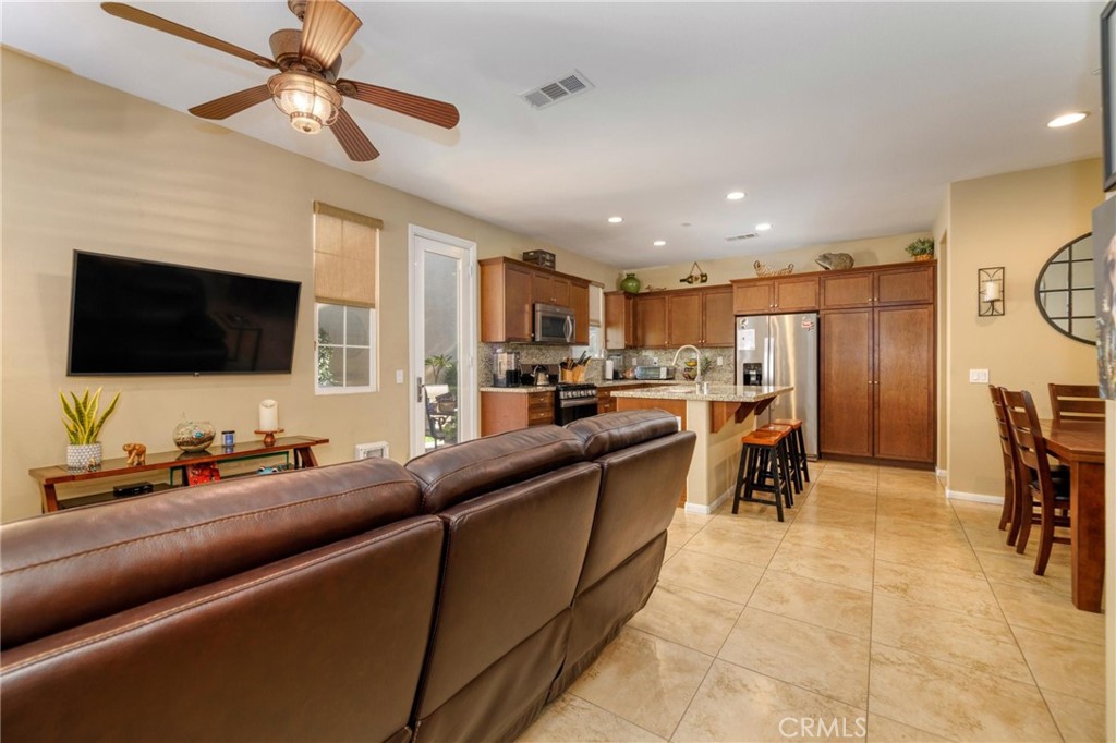 2968 Royal Simi Valley, CA 93065 - Photo 5 of 38