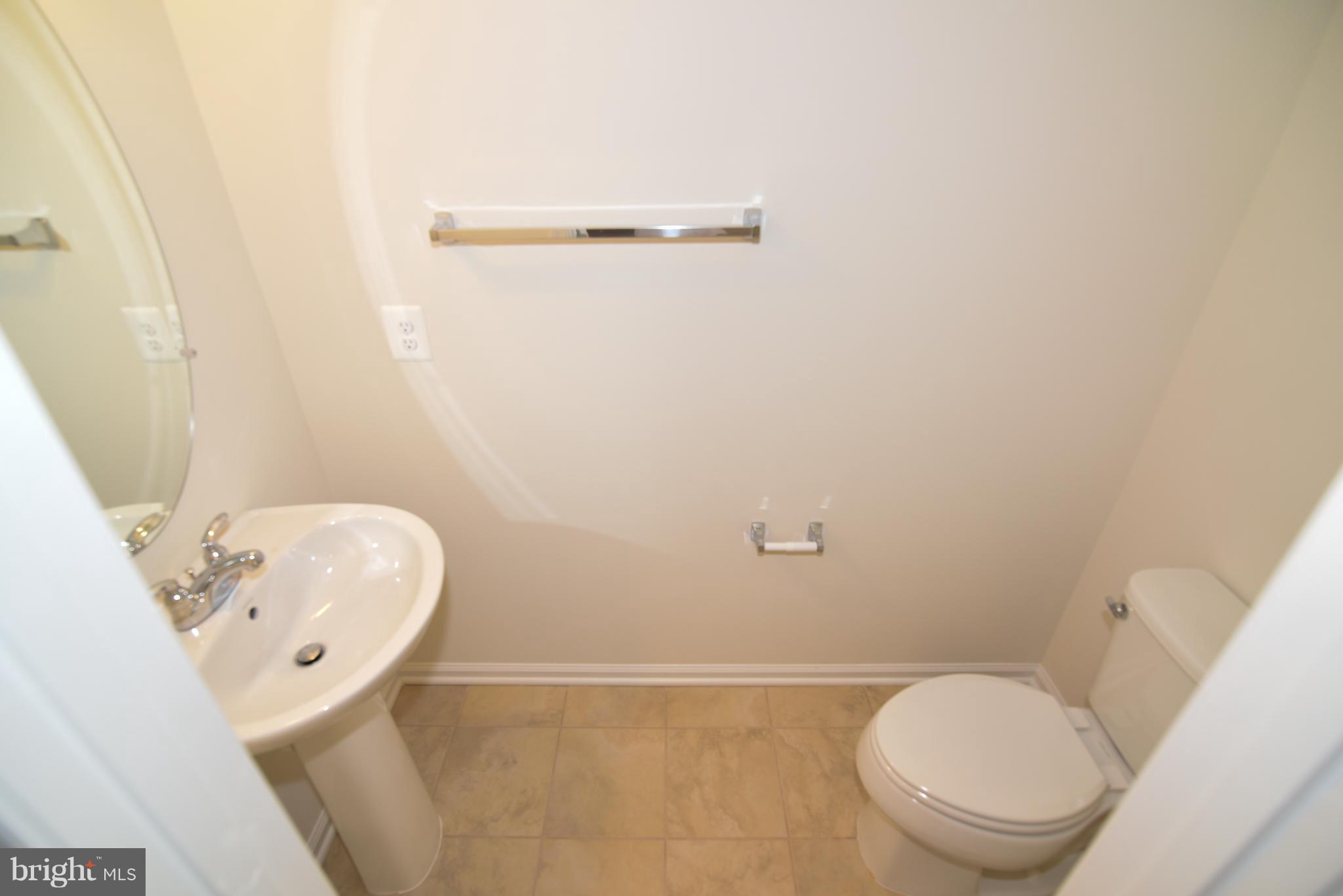 42459 Benfold Square Brambleton, VA 20148 - Photo 28 of 52 Powder room