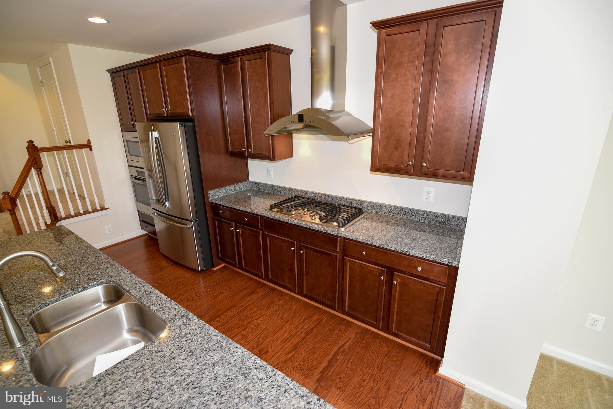 42459 Benfold Square Brambleton, VA 20148 - Photo 5 of 52 Kitchen