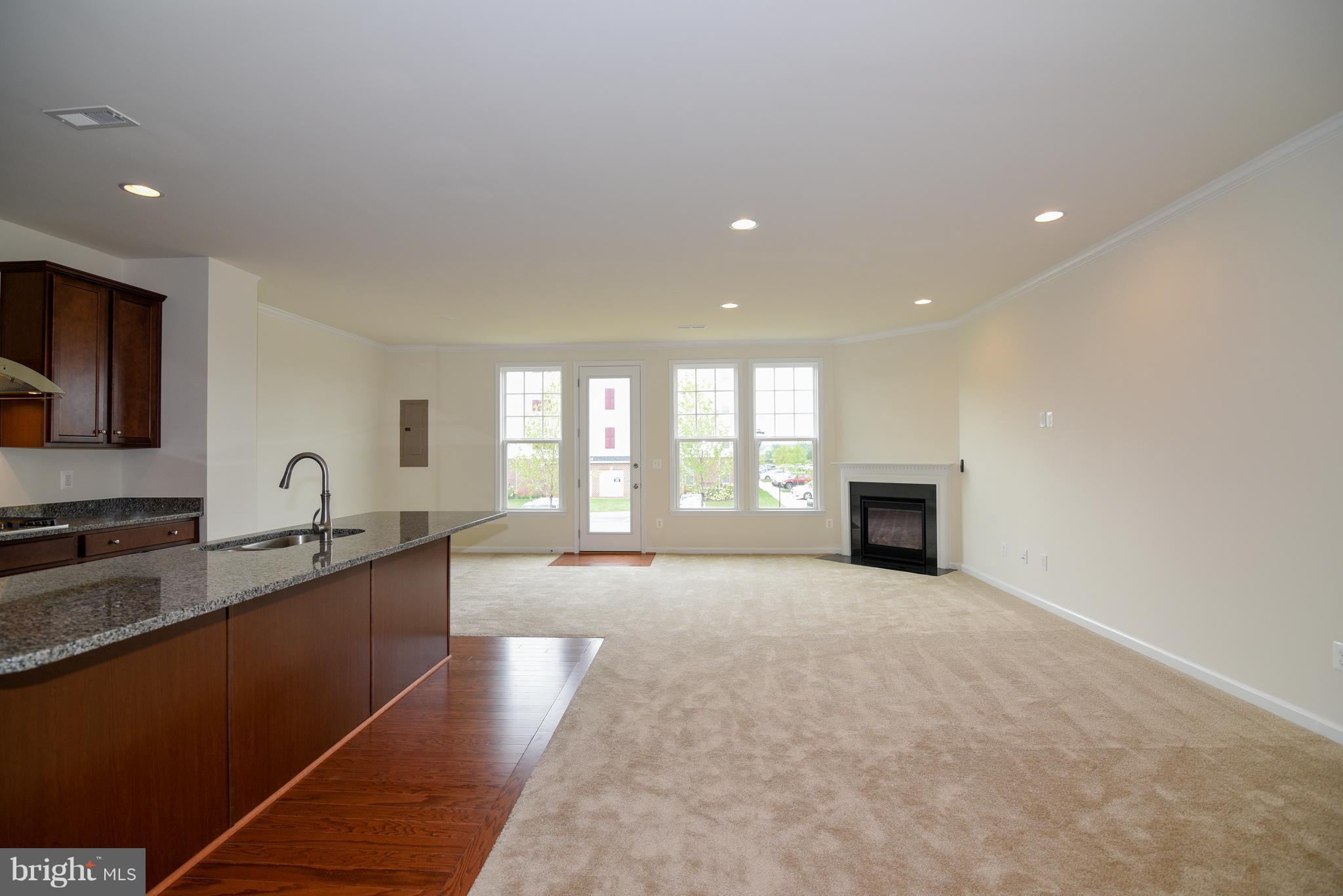 42459 Benfold Square Brambleton, VA 20148 - Photo 6 of 52 Living Room