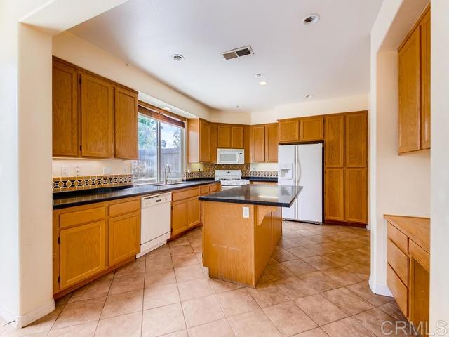 667 Poets Square Fallbrook, CA 92028 - Photo 6 of 20