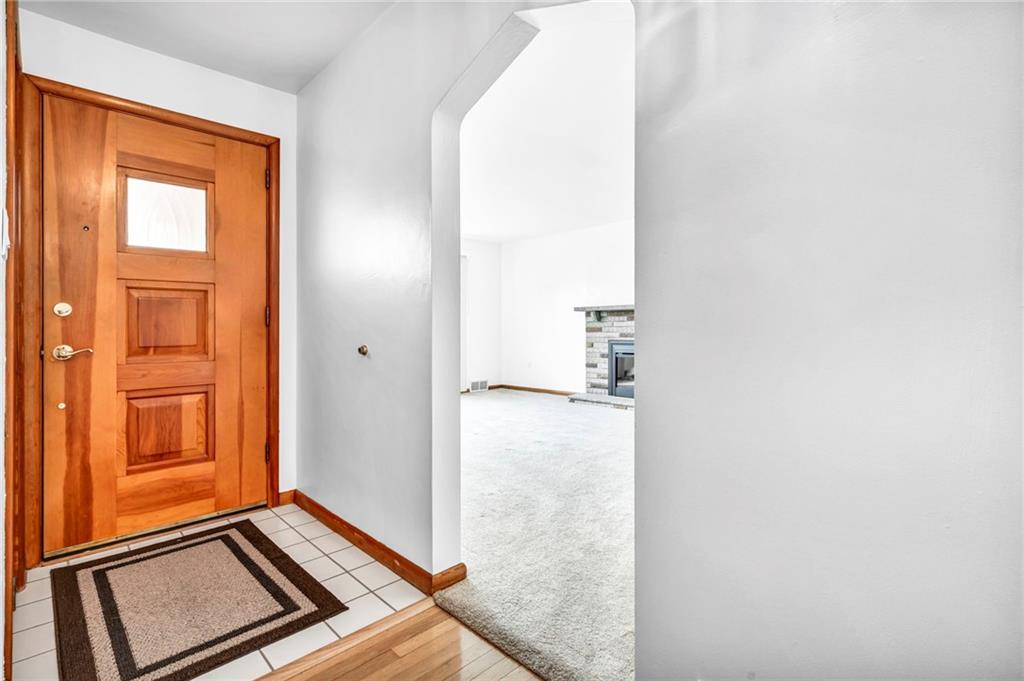 2861 Middletown Road Pittsburgh, PA 15204 - Photo 3 of 37 Gallery Image 3