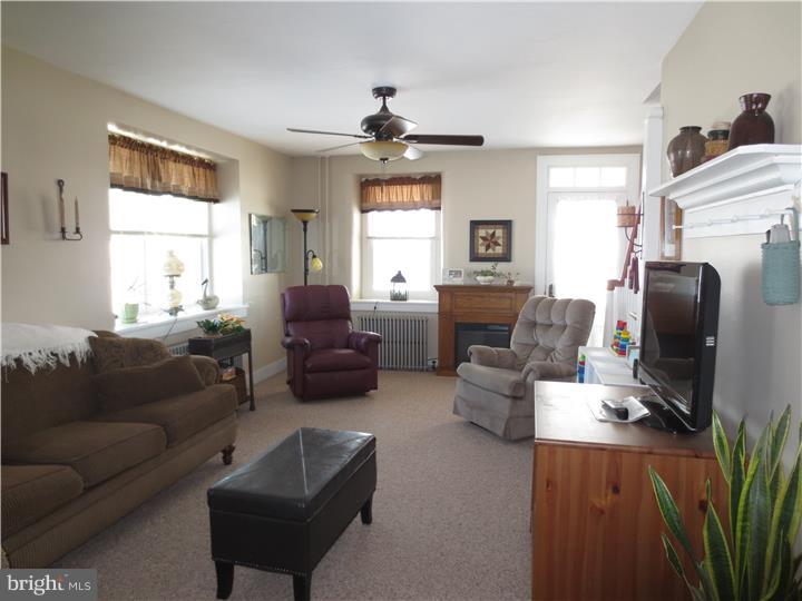 941 Long Mill Road Telford, PA 18969 - Photo 9 of 20 Living Room
