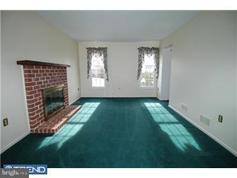 4689 Pheasant Run Reading, PA 19606 - Photo 4 of 8 Living Room