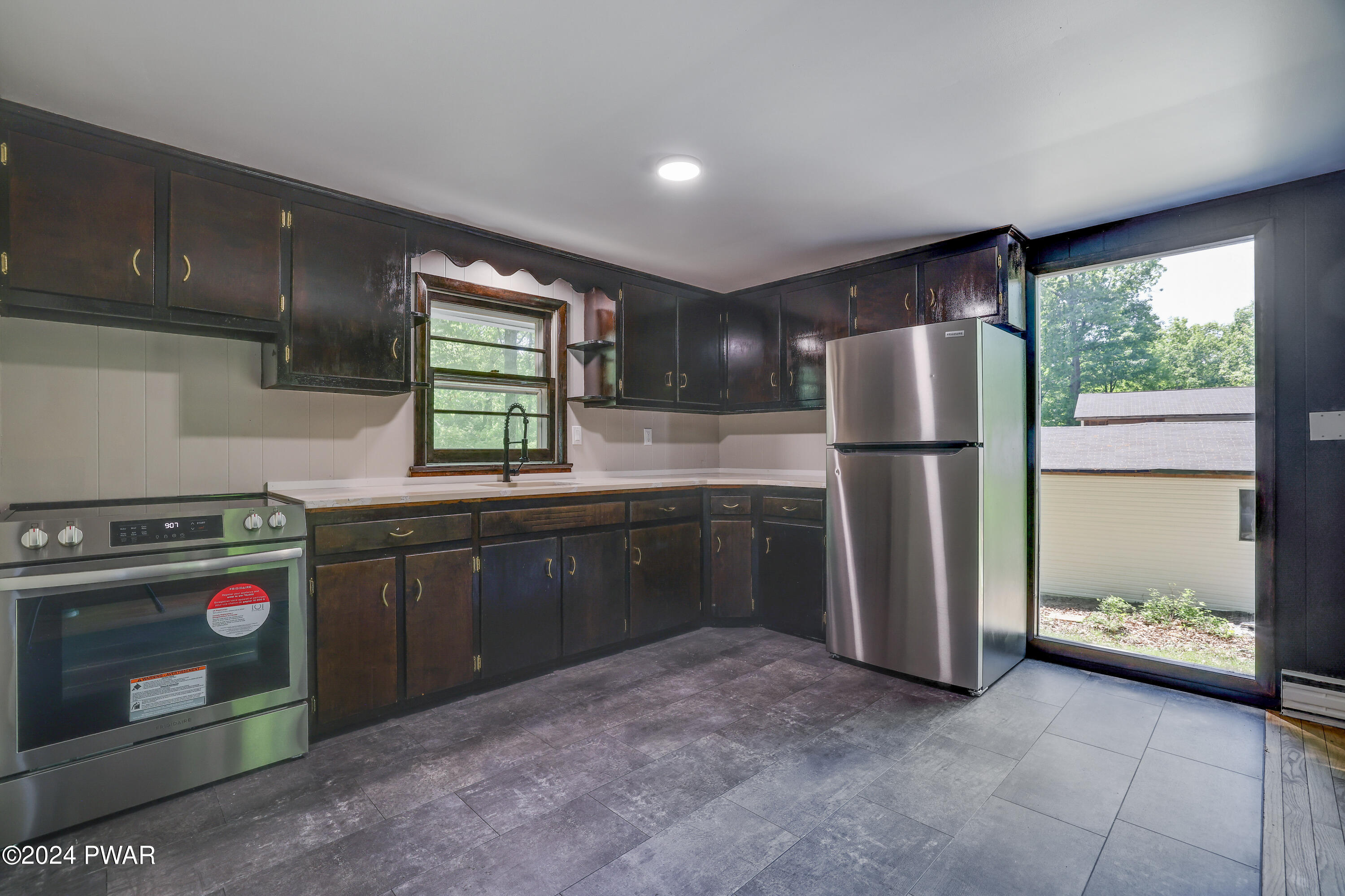 256 Wynding Way Bushkill, PA 18324 - Photo 9 of 32