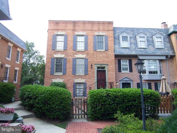 1317 South Glebe Road Arlington, VA 22204 - Photo 1 of 26 Exterior (Main)