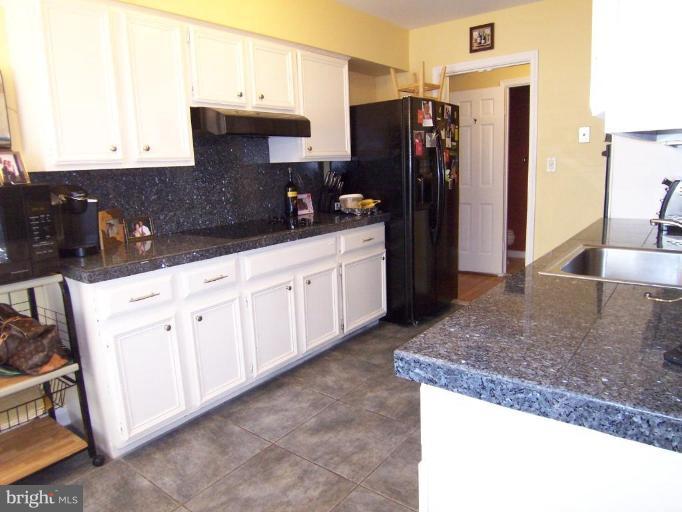 1317 South Glebe Road Arlington, VA 22204 - Photo 12 of 26 Kitchen