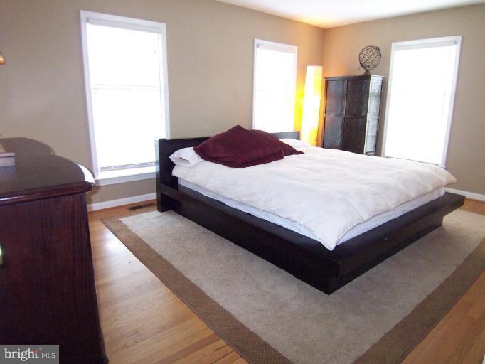 1317 South Glebe Road Arlington, VA 22204 - Photo 17 of 26 Master Bedroom