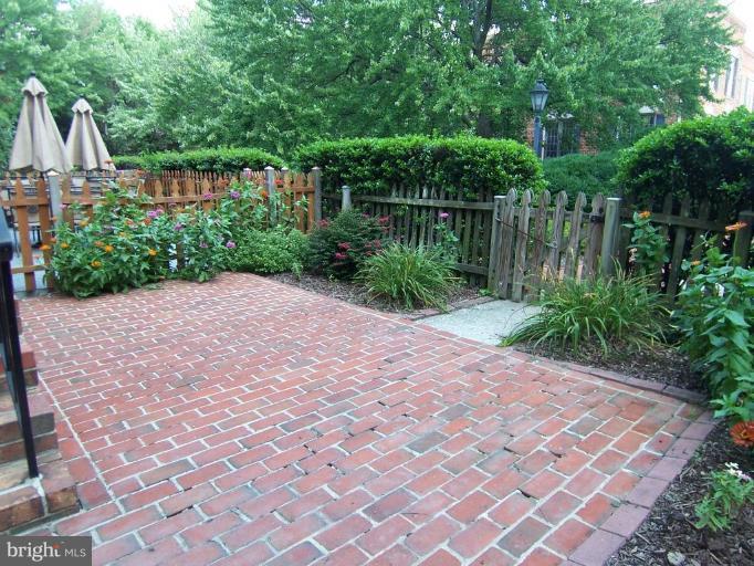1317 South Glebe Road Arlington, VA 22204 - Photo 26 of 26 Patio