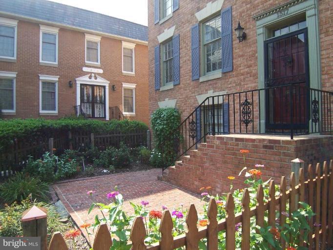 1317 South Glebe Road Arlington, VA 22204 - Photo 4 of 26 Exterior #4