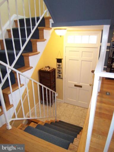 1317 South Glebe Road Arlington, VA 22204 - Photo 7 of 26 Entrance / Foyer