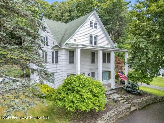 $349,900 | 425 Lake Avenue, Montrose, PA 18801