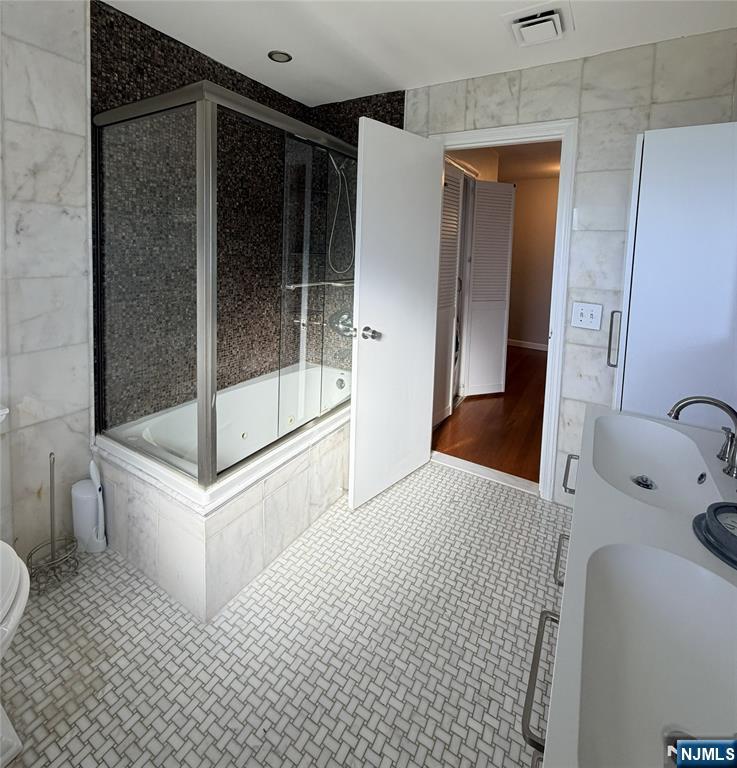 1069 Palisade Avenue Fort Lee, NJ 07024 - Photo 12 of 25 Gallery Image 12