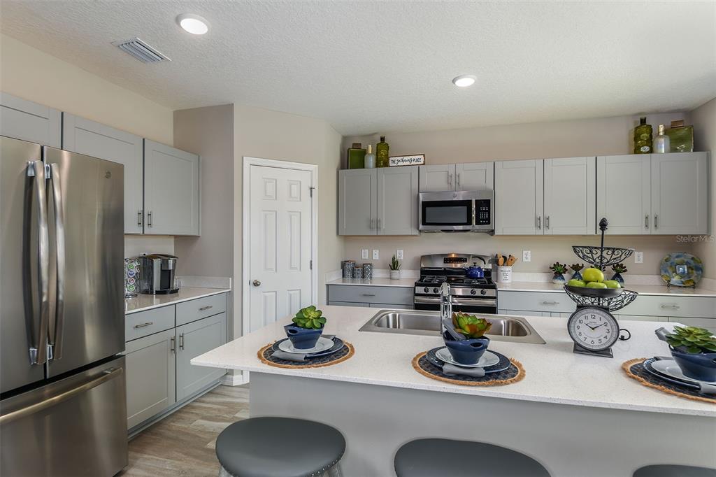 15224 Maude Lndg Loop Wimauma, FL 33598 - Photo 7 of 21