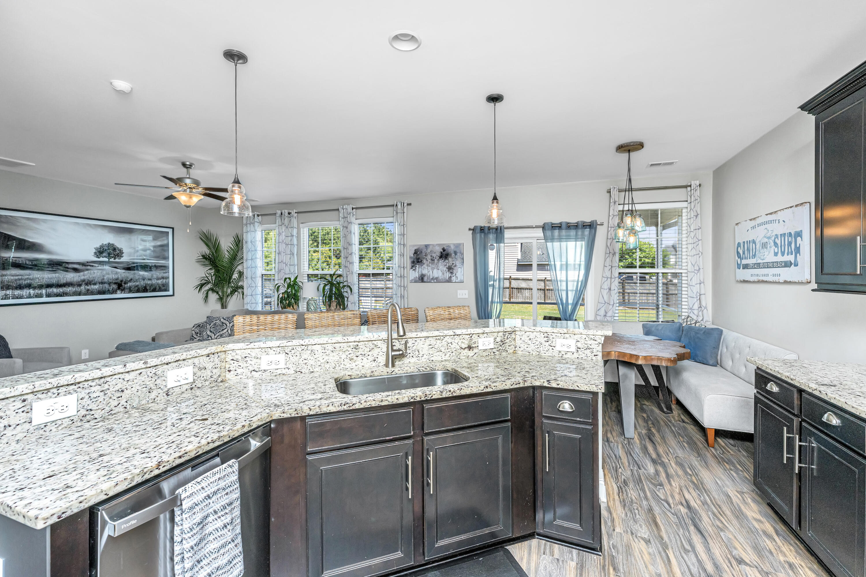 403 Spectrum Road Summerville, SC 29486 - Photo 13 of 50 403SpectrumRd015