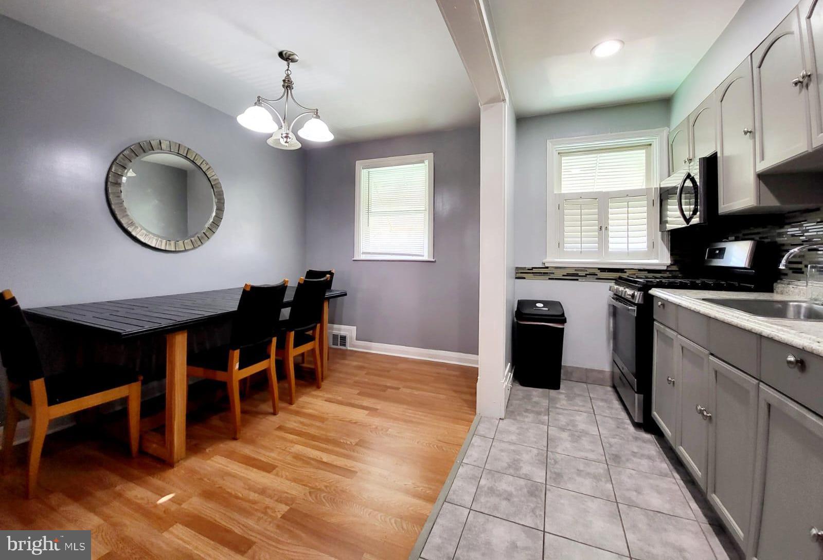 811 East Cold Spring Lane Baltimore, MD 21212 - Photo 3 of 8 Separate dining room