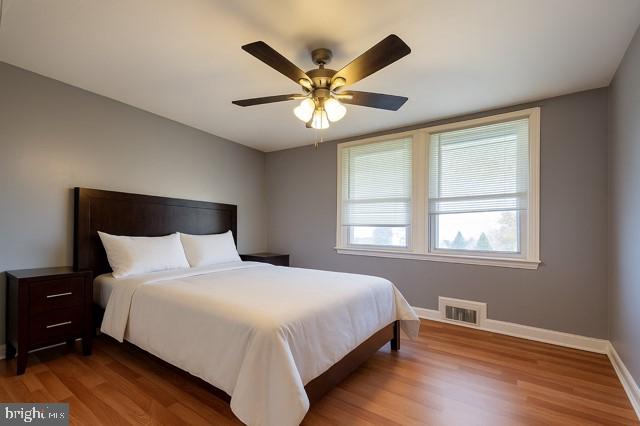 811 East Cold Spring Lane Baltimore, MD 21212 - Photo 4 of 8 Spacious furnishes room