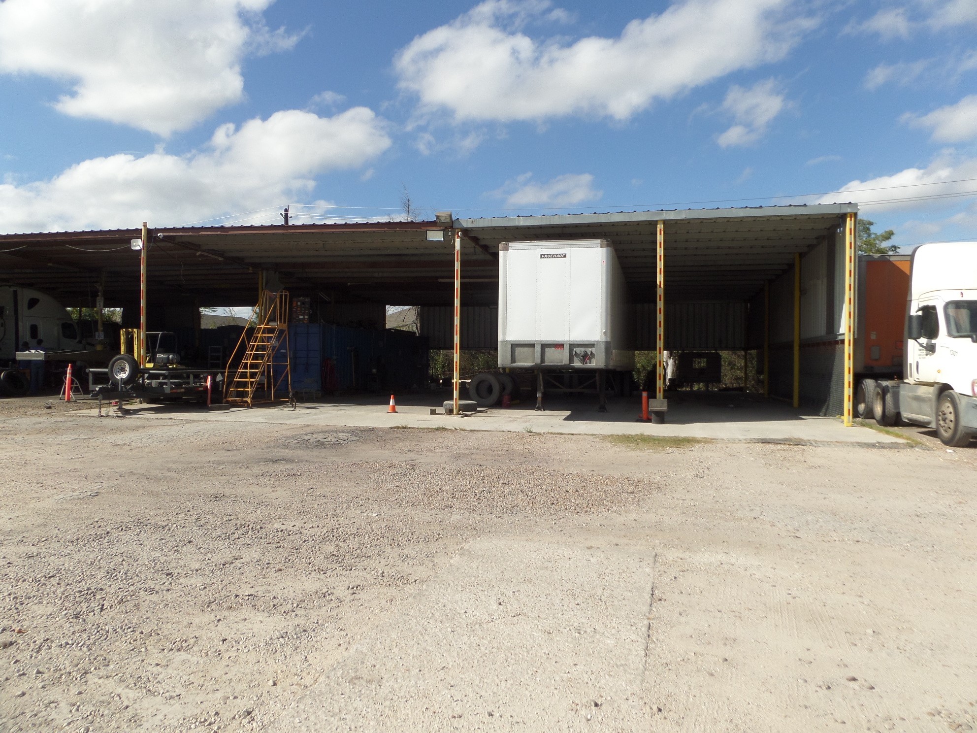 9700 Mykawa Road Houston, TX 77048 - Photo 2 of 48 an outdoor view of a building
