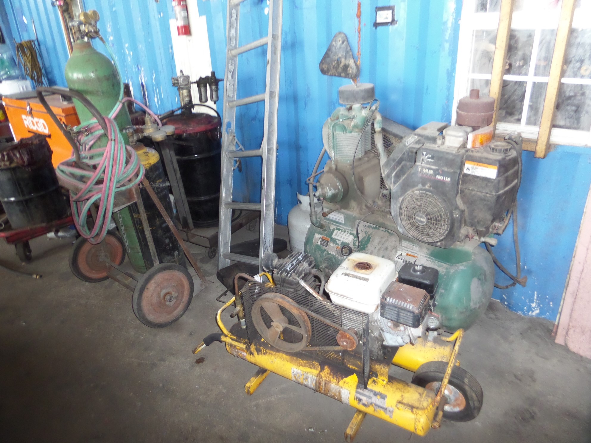 9700 Mykawa Road Houston, TX 77048 - Photo 21 of 48 a view of gym equipment with windows