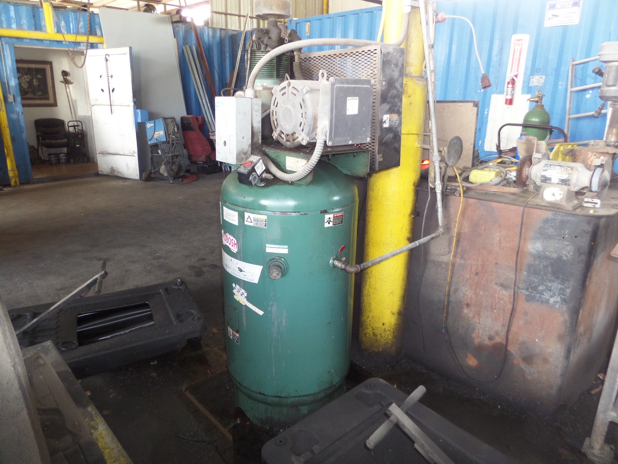 9700 Mykawa Road Houston, TX 77048 - Photo 22 of 48 a view of water heater room