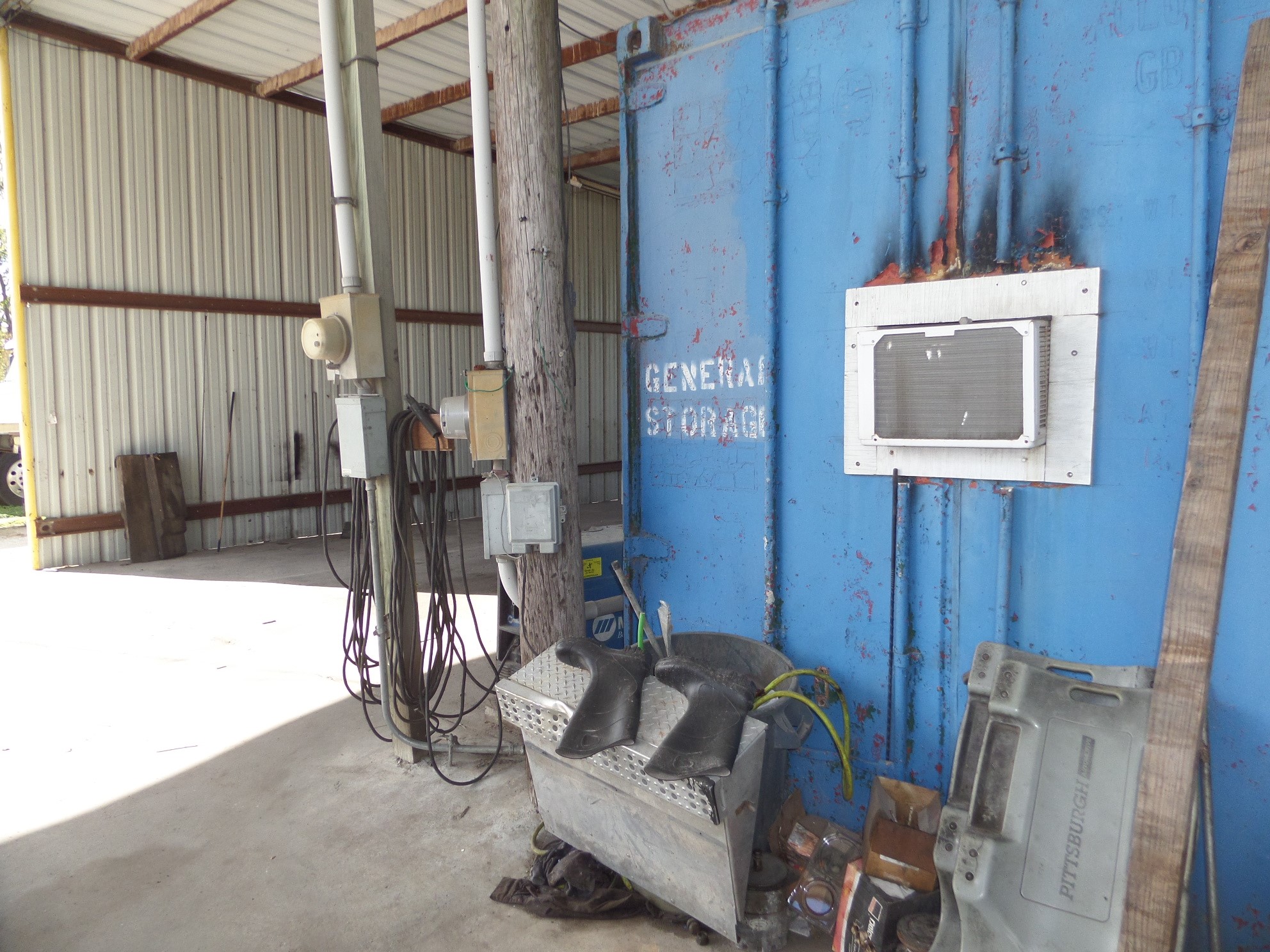 9700 Mykawa Road Houston, TX 77048 - Photo 29 of 48 a living room with furniture and a window