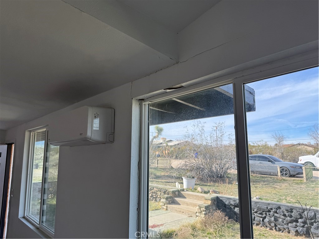 6459 Ruth Drive Yucca Valley, CA 92284 - Photo 7 of 24 Entry room