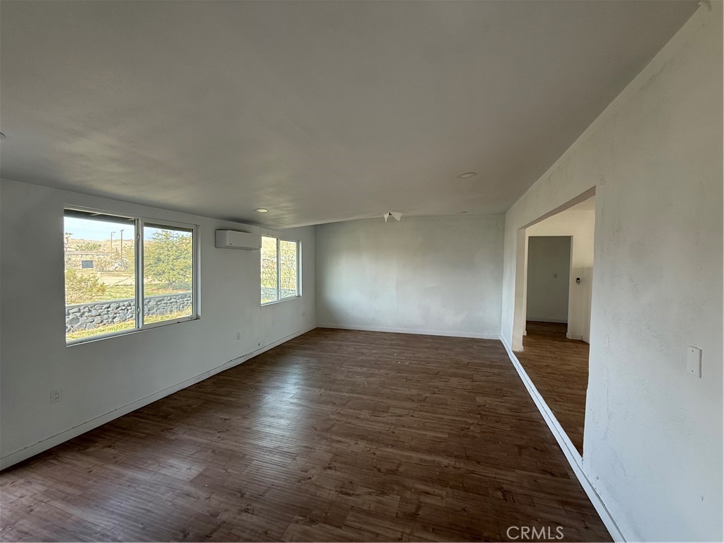 6459 Ruth Drive Yucca Valley, CA 92284 - Photo 9 of 24 Entry room