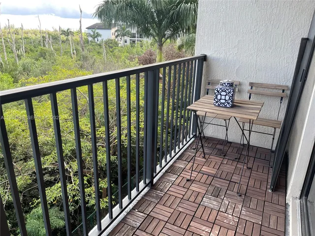 a view of walk in closet